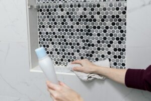 Tips for removing mold in the bathroom